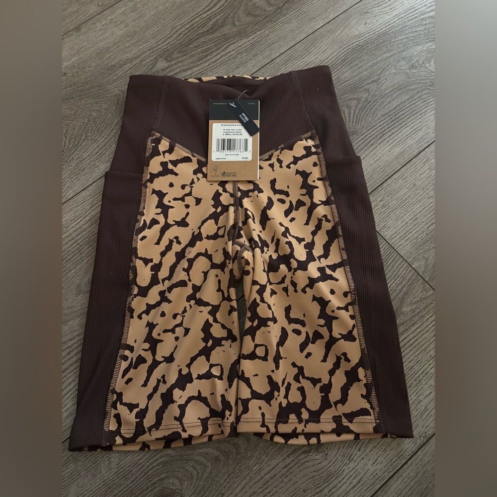 The north face W Dune sky 9 shorts almond butter